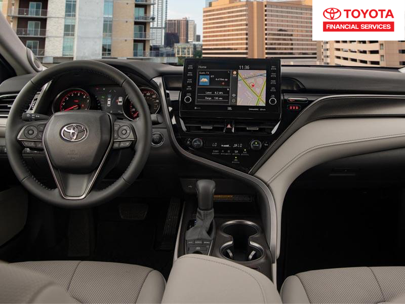 Toyota Camry được trang bị đầy đủ tiện nghi và tính năng ưu việt